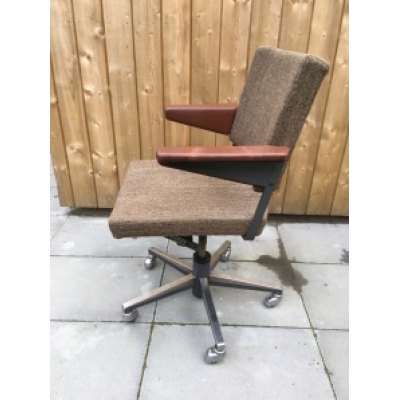 Model 1637 vintage Gispen bureaustoel door Andre Cordemeyer