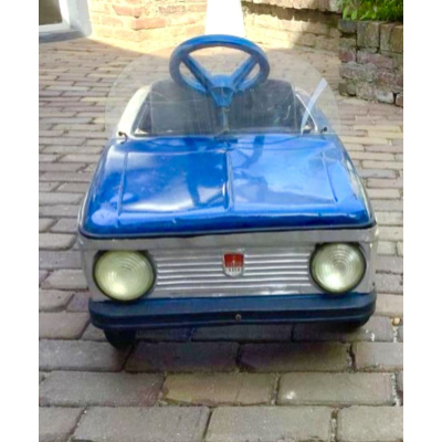 Stoere stalen Moskvitch trapauto nr 2 Stoere stalen Moskvitch trapauto nr 2