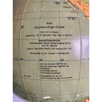 Räth staatkundige globe uit 1969