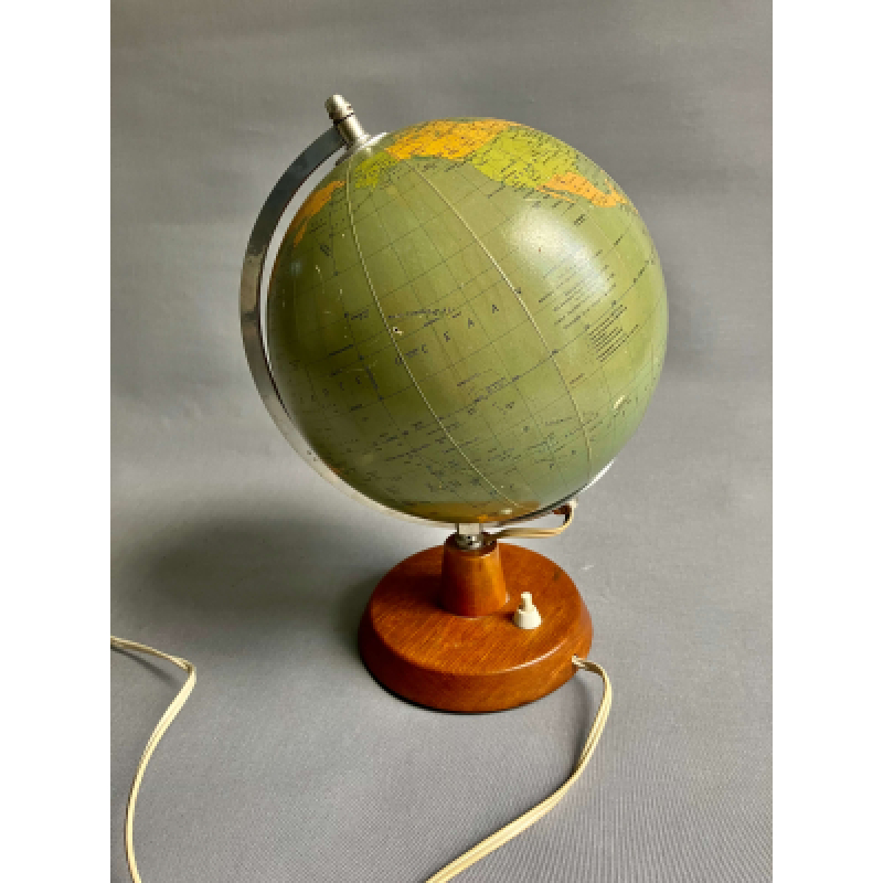 Räth staatkundige globe uit 1969