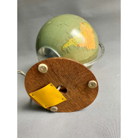 Räth staatkundige globe uit 1969