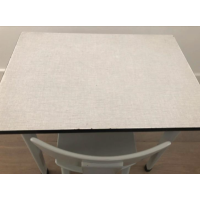 Vintage kindertafel met stoeltje nr 23