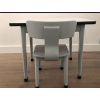 Vintage kindertafel met stoeltje nr 23