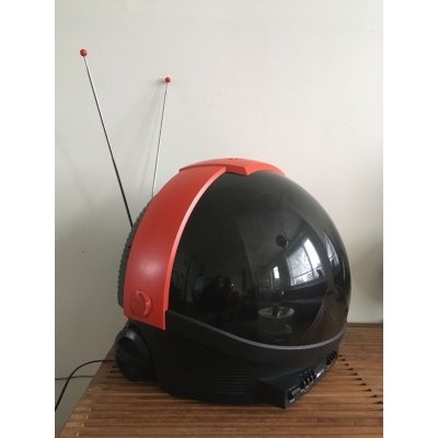 Philips Discoverer space helmet tv