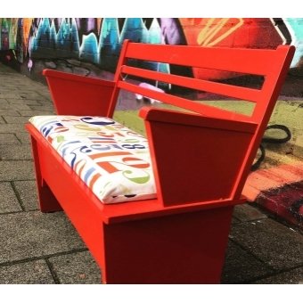 Vintage rood kinderbankje